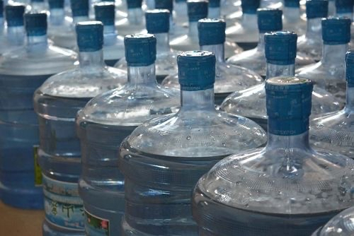 疫情再次凸顯桶裝水弊端，凈水器成家庭健康飲水主趨勢(shì)