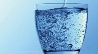 隨取隨用的瓶裝水相比凈水器 真得更好嗎？